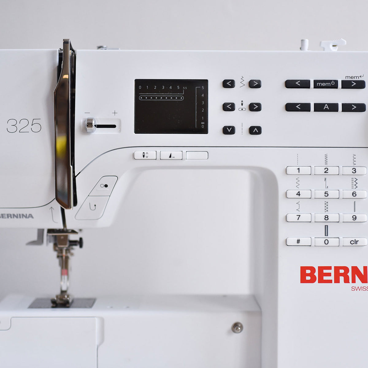 BERNINA 325 Sewing Machine