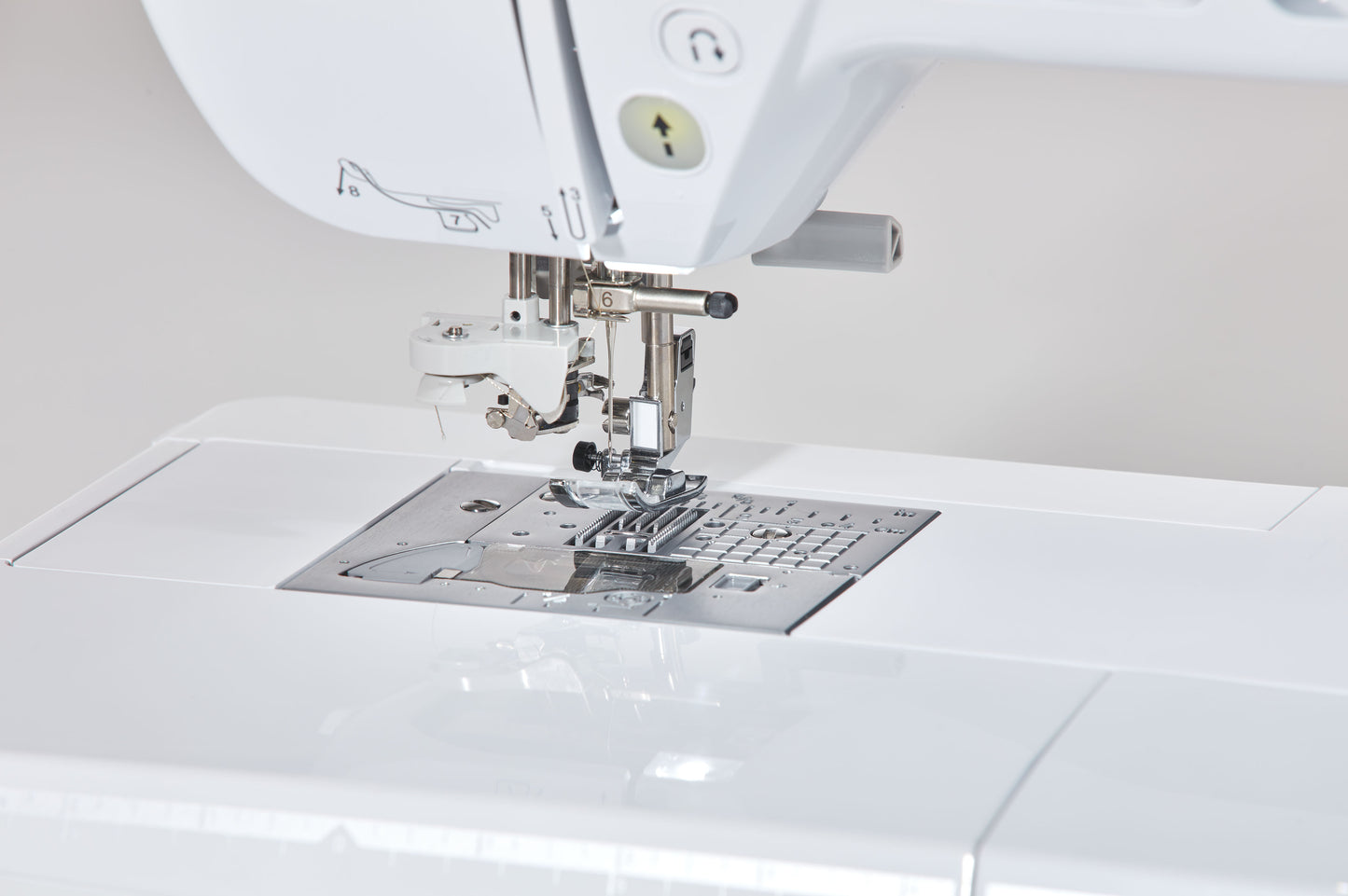 Brother NV2700 sewing & embroidery machine - Special offer