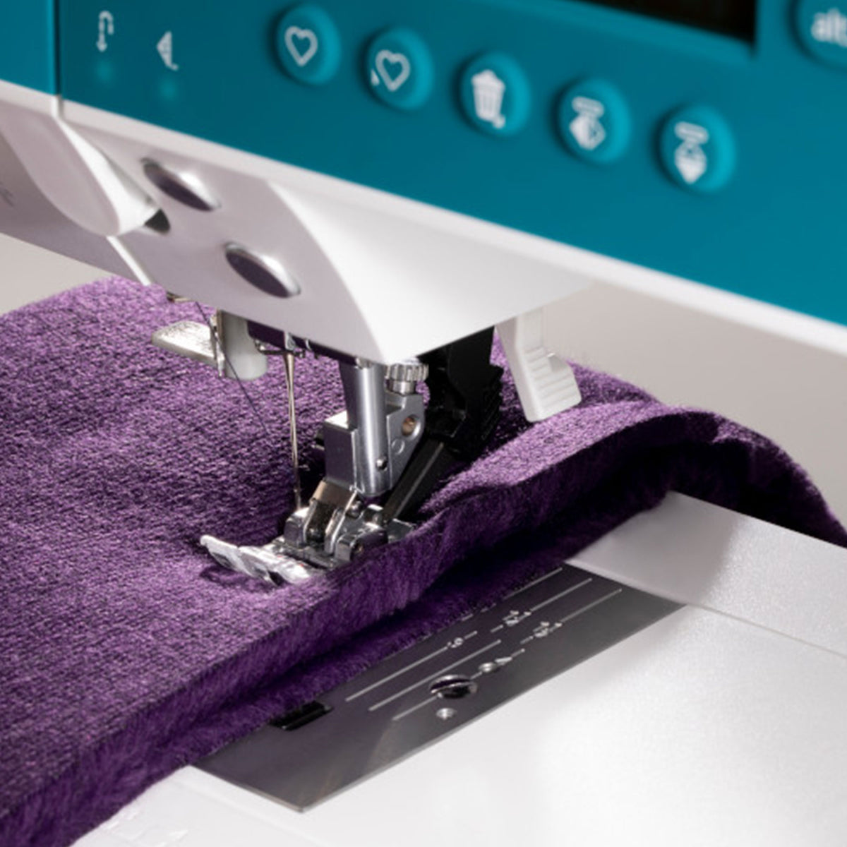 PFAFF Ambition 620 Sewing Machine with Original IDT™ System
