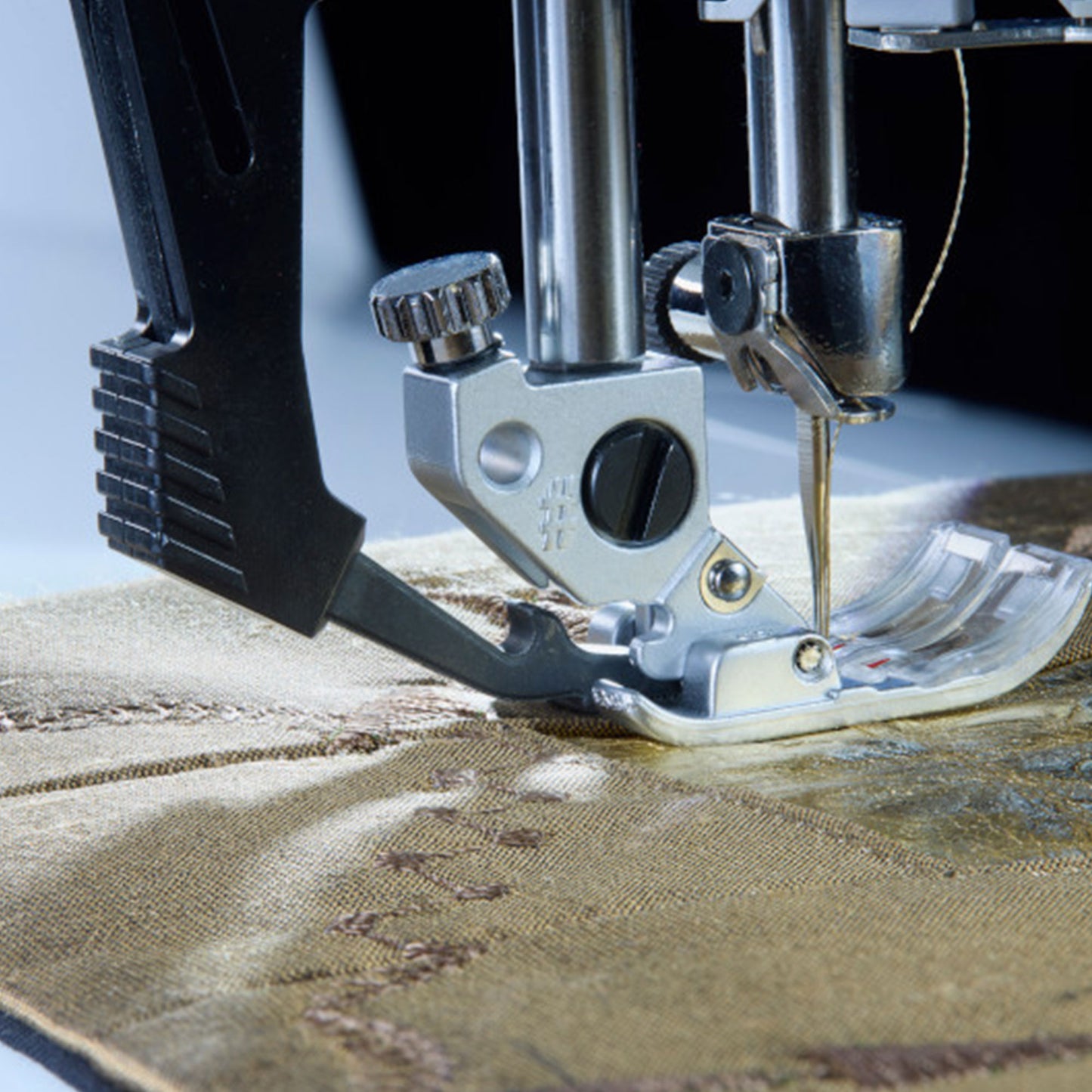 Pre-Owned - PFAFF Quilt Expression™ 725 Sewing & Quilting Machine