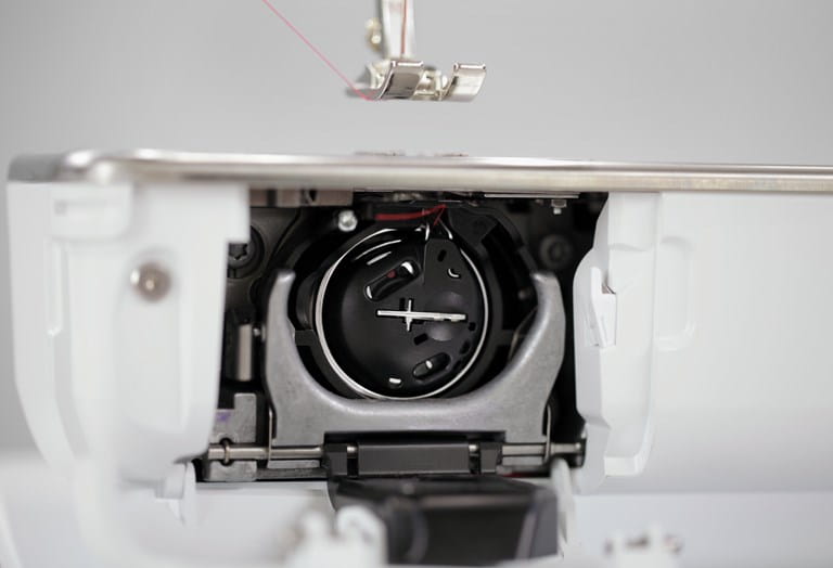 Pre-owned Bernina 770 QE  and Embroidery unit (Excellent condition 8/10)