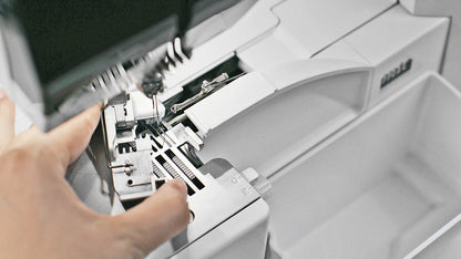 Bernina L 890