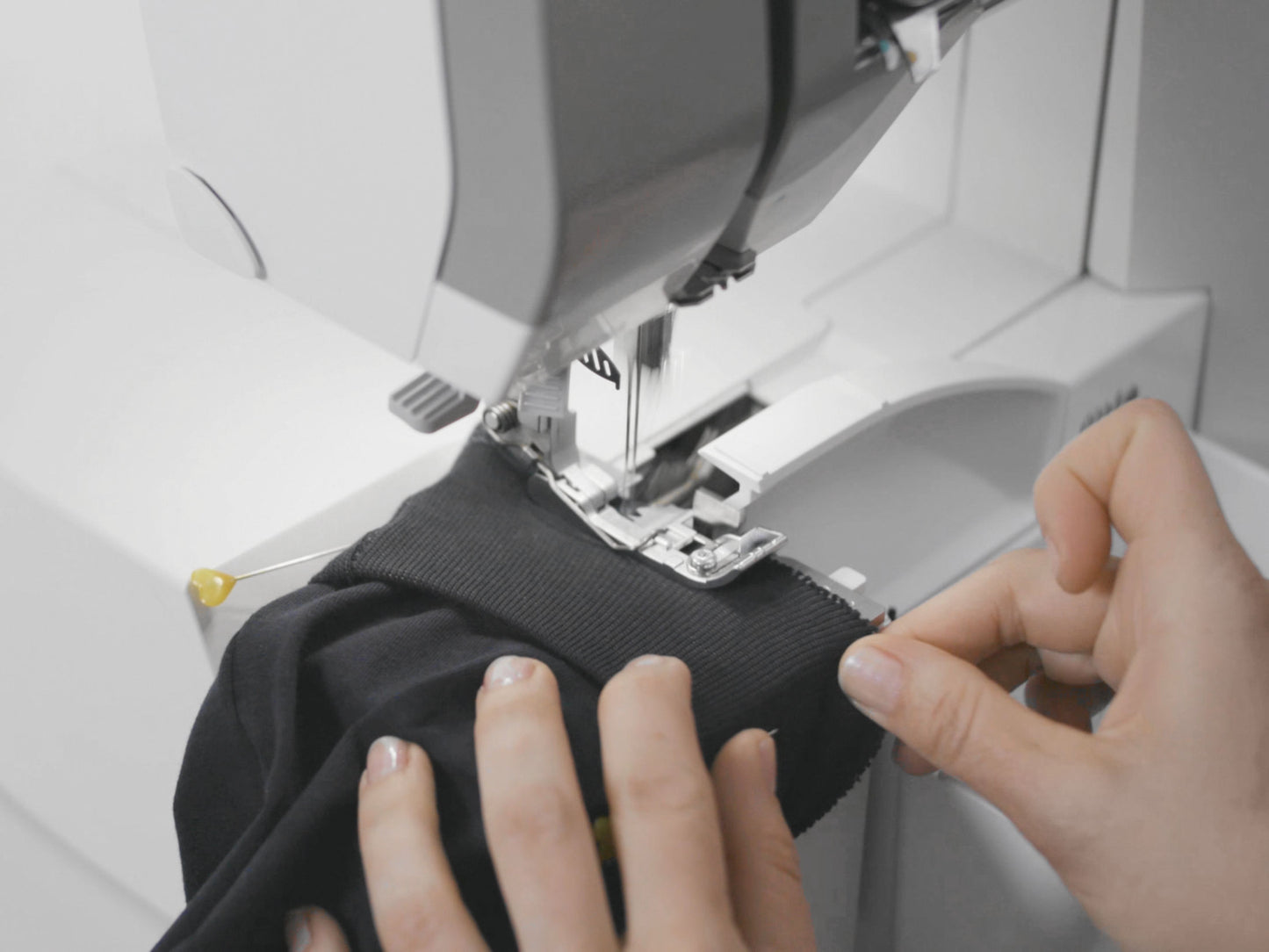Bernina L-850 - Special Offer - Save £250.00 and received a Free Trolley Bag